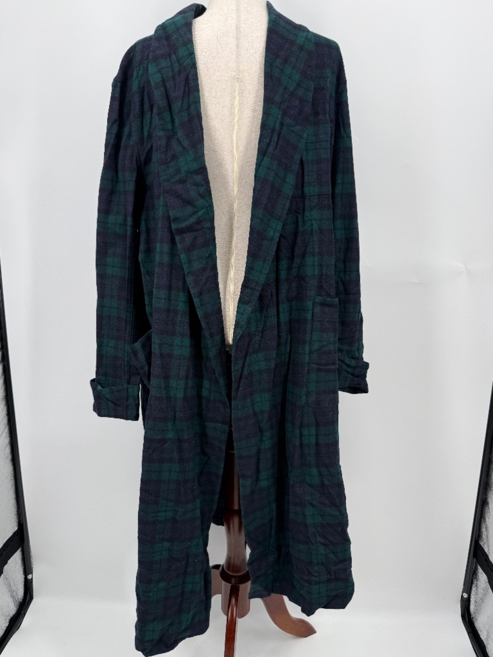 Vintage 70s Pendleton Black Watch Tartan Plaid 100% Virgin Wool Robe Large USA